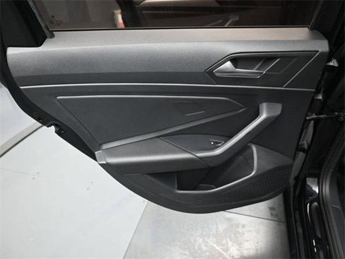 Used 2021 Volkswagen Jetta SE image 30