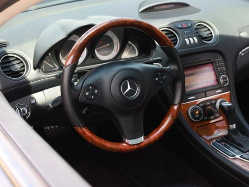 Used 2009 Mercedes-Benz SL 550 w/ Premium I Pkg image 32