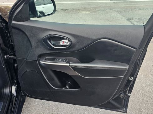 Used 2020 Jeep Cherokee Limited image 7