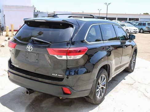 Used 2017 Toyota Highlander XLE AWD/4WD image 9