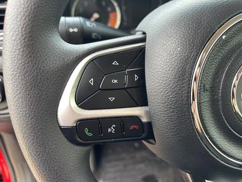 Used 2023 Jeep Renegade Latitude AWD/4WD image 15