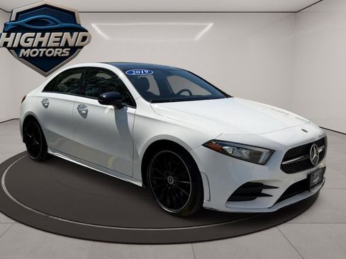 Used 2019 Mercedes-Benz A 220 4MATIC w/ AMG Line image 8