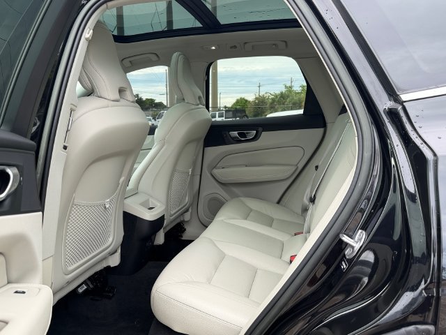 Used 2023 Volvo XC60 B5 Core w/ Climate Package FWD image 11
