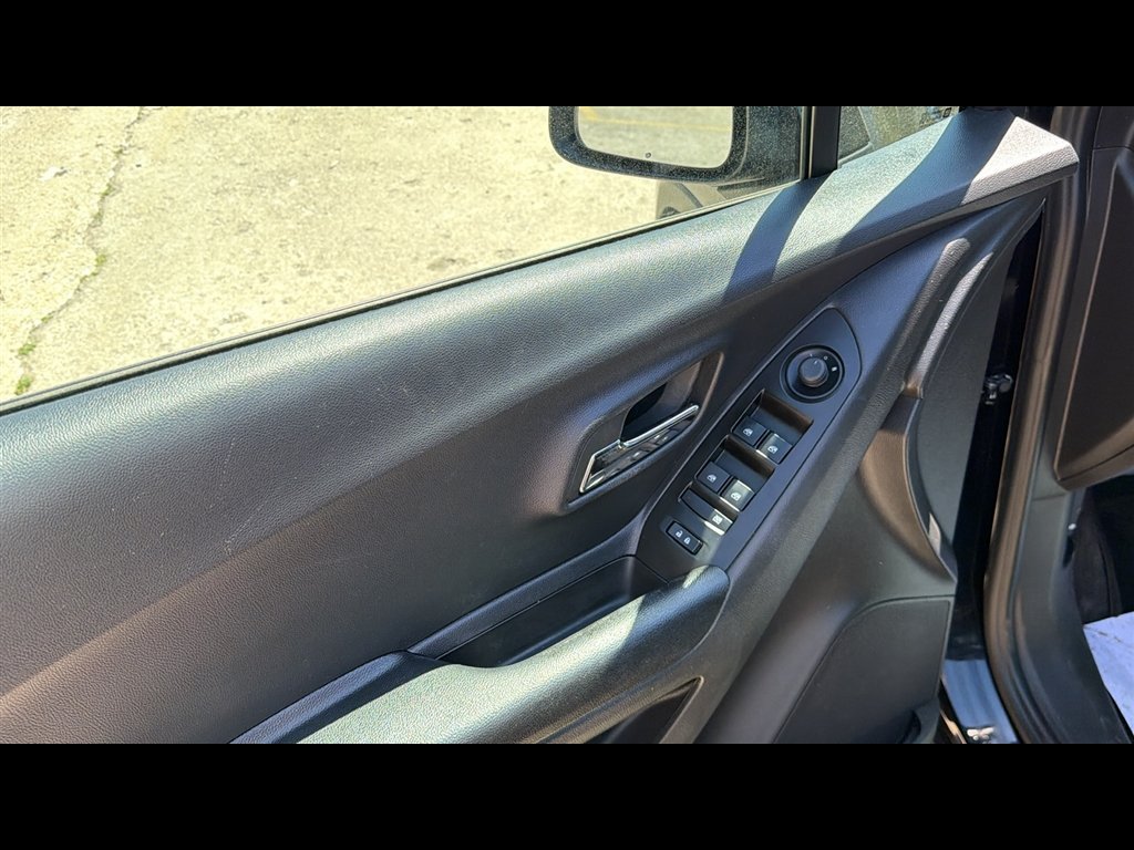 Used 2022 Chevrolet Trax LS w/ Tint and Cruise Package FWD image 7