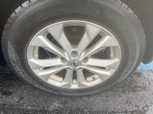 Used 2015 Nissan Rogue SV w/ SV Premium Package AWD/4WD image 9