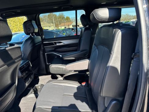 Used 2024 Jeep Wagoneer Series II image 28