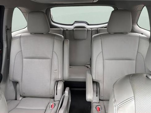 Used 2015 Toyota Highlander Limited w/ Driver Technology Package AWD/4WD image 29