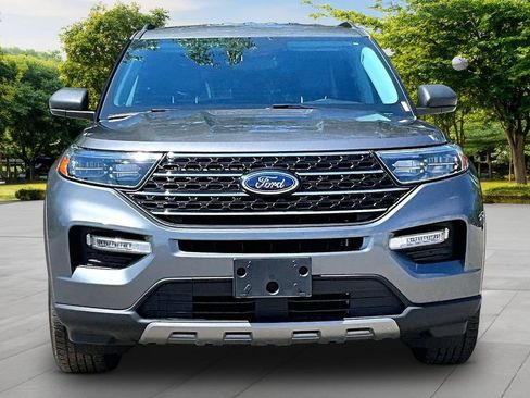 Certified 2023 Ford Explorer XLT w/ Equipment Group 202A AWD/4WD image 3