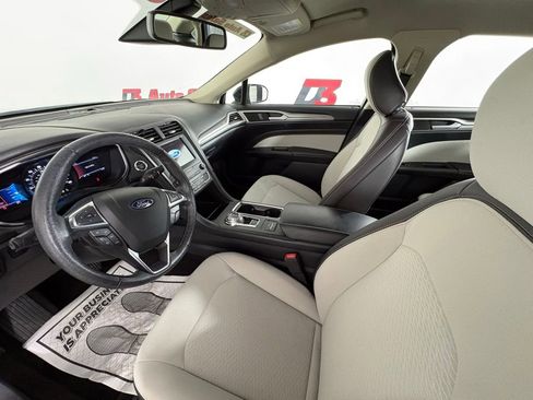 Used 2020 Ford Fusion SE w/ Equipment Group 151A FWD image 14