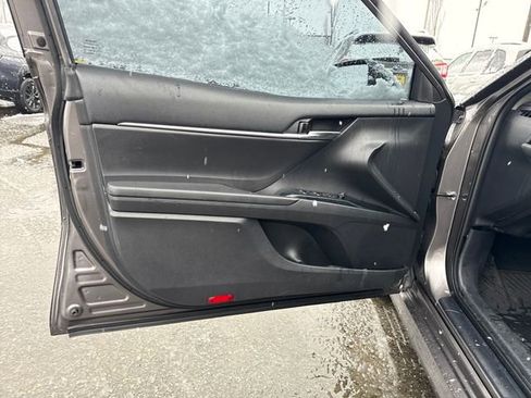 Used 2020 Toyota Camry LE image 17