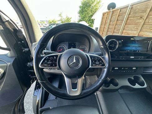 Used 2019 Mercedes-Benz Sprinter 2500 image 40