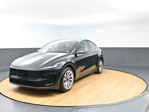 Used 2026 Tesla Model Y Long Range RWD image 4