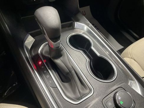 Used 2023 Chevrolet Traverse LS image 20