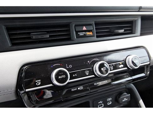 Used 2023 Honda Pilot LX image 28