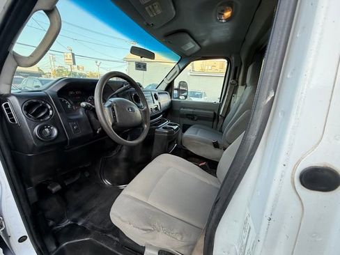 Used 2016 Ford E-350 and Econoline 350 Super Duty w/ Power Windows & Locks Group image 18