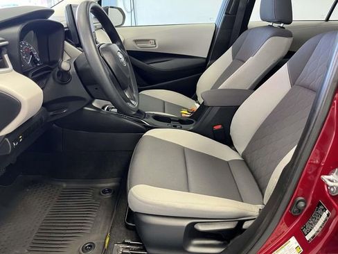 Used 2025 Toyota Corolla LE w/ Convenience Package image 18