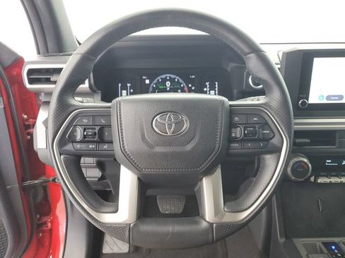 Used 2025 Toyota 4Runner SR5 AWD/4WD image 21