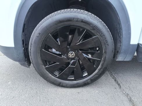 Used 2024 Volkswagen Atlas Cross Sport SE image 10