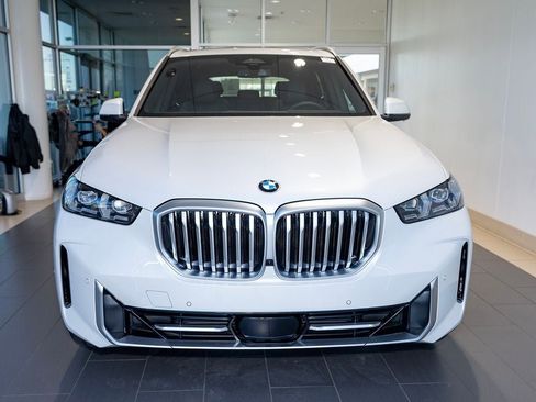 New 2026 BMW X5 xDrive40i w/ Premium Package image 2