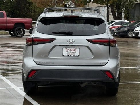 Used 2024 Toyota Highlander LE image 5