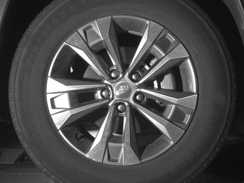 Used 2025 Chevrolet Equinox LT FWD image 13