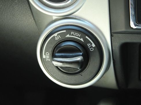 Used 2019 Nissan Titan SV w/ SV Convenience Package AWD/4WD image 21
