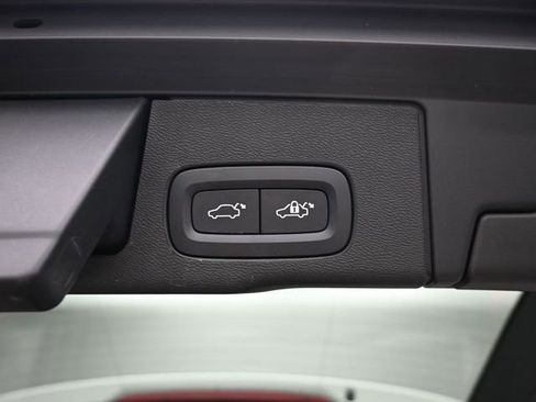 Used 2023 Volvo XC60 B5 Plus image 31