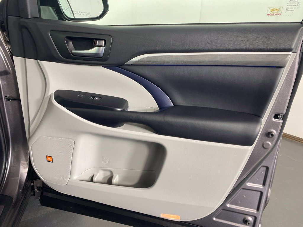 Used 2019 Toyota Highlander Limited Platinum AWD/4WD image 30