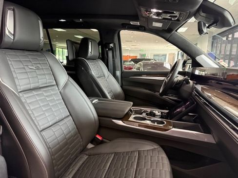 Used 2026 Cadillac Escalade ESV Platinum Sport w/ LPO, ONYX Package AWD/4WD image 9