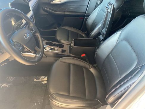 Used 2024 Ford Escape Platinum image 10