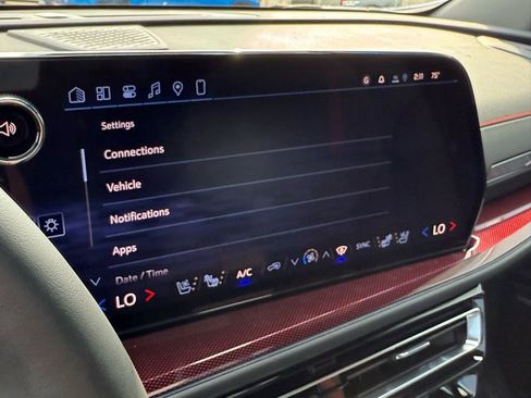 New 2026 Chevrolet Traverse RS w/ LPO, Floor Liner Package image 24