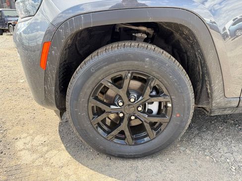 New 2026 Jeep Grand Cherokee Altitude AWD/4WD image 25