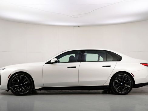 Used 2023 BMW i7 xDrive60 w/ Executive Package 2 image 9