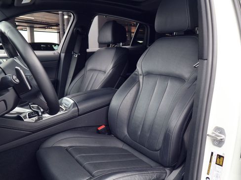 Used 2022 BMW X6 M50i w/ Premium Package AWD/4WD image 5