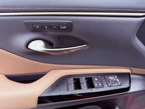 Certified 2023 Lexus ES 350 w/ Premium Package image 18