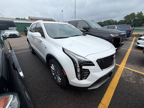 Used 2023 Cadillac XT4 Premium Luxury w/ Sun And Sound Package AWD/4WD image 5