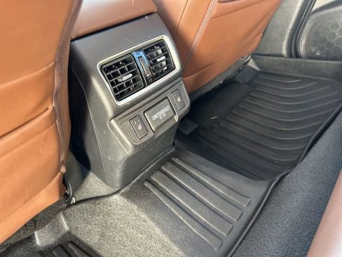 Used 2018 Subaru Outback 3.6R Touring image 19