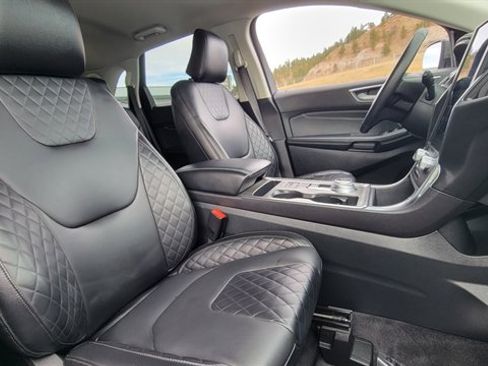 Used 2024 Ford Edge Titanium image 36