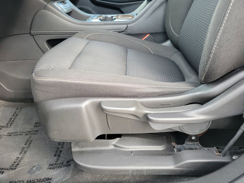 Used 2020 GMC Acadia SLE image 12