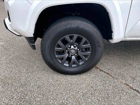 Certified 2023 Toyota Tacoma SR5 image 4