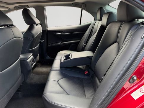 Used 2018 Toyota Camry XSE FWD image 11