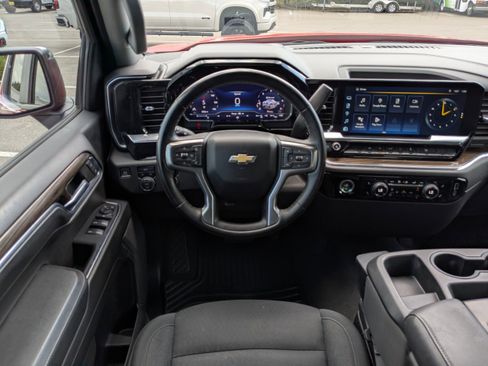 Used 2024 Chevrolet Silverado 1500 LT image 16