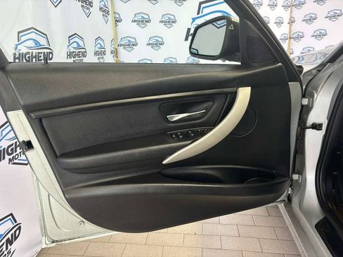 Used 2018 BMW 320i xDrive Sedan w/ Convenience Package image 11