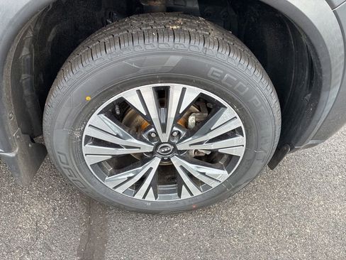 Certified 2023 Nissan Rogue SV w/ SV Premium B Package AWD/4WD image 9