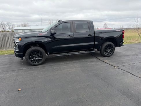 Used 2022 Chevrolet Silverado 1500 LT Trail Boss w/ LT Trail Boss Premium Package AWD/4WD image 2