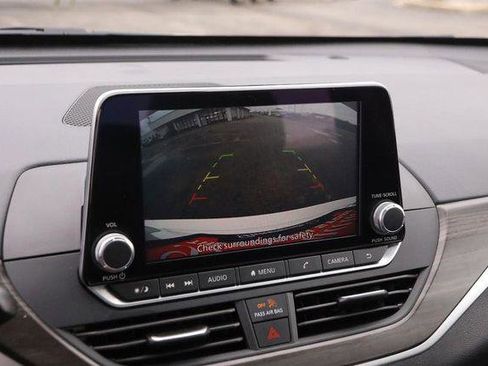 Used 2025 Nissan Altima 2.5 SV image 16