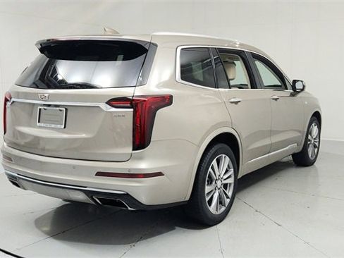 Certified 2022 Cadillac XT6 Premium Luxury image 5