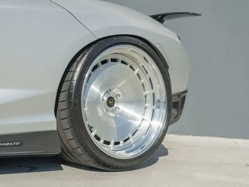 Used 2024 Lamborghini Revuelto image 30