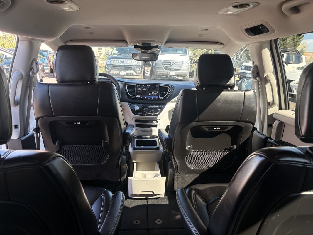 Used 2024 Chrysler Pacifica Touring-L FWD image 18