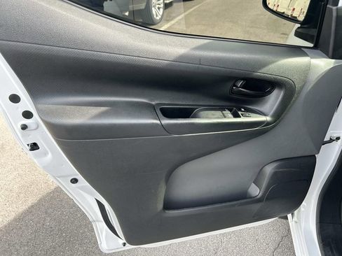Used 2021 Nissan NV200 S FWD image 22